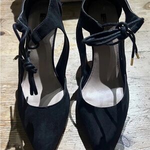 Elegant Black Women's Heels with Bow Detail